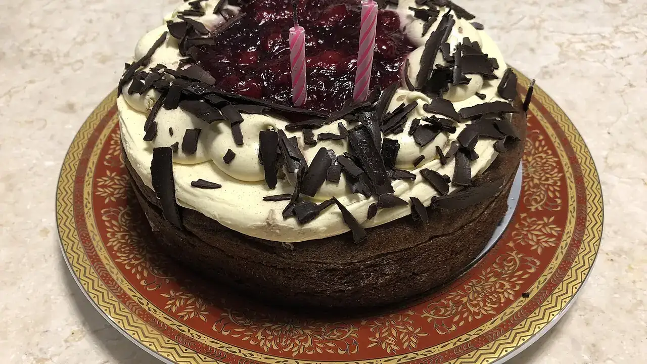 Chocolate cream cake